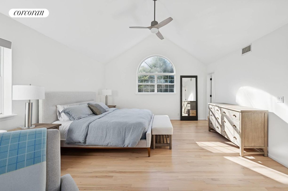 Building Photo - 5 Van Scoys Path E