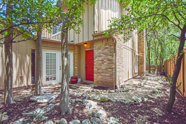 Building Photo - 3 Bedroom Townhouse - Northwest Hills