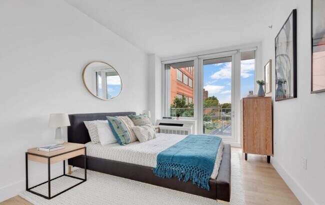 Building Photo - 1 bedroom in Long Island City NY 11106
