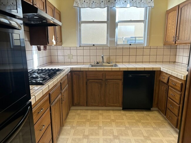 Building Photo - Mt Davidson Manor Home for Rent