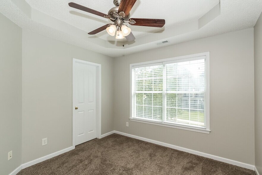 Building Photo - 3 Brightling Ln