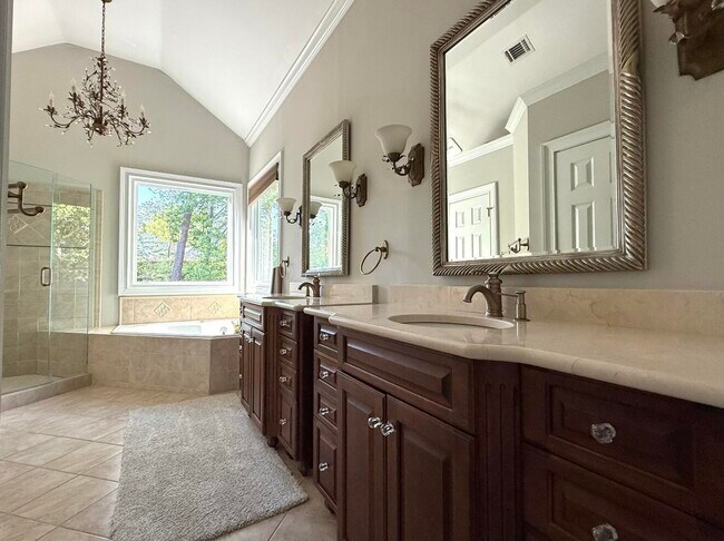 Building Photo - 800 Sparkleberry Rd