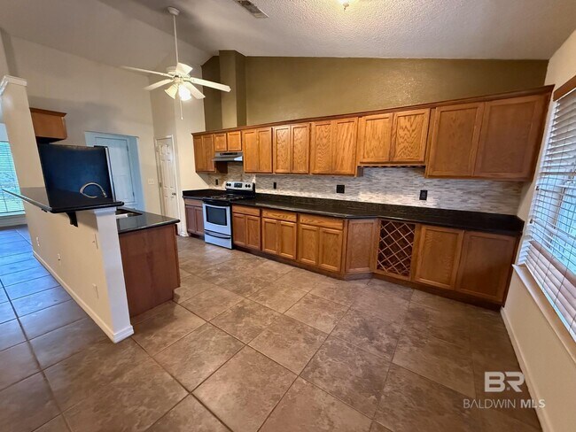 Building Photo - 33701 Rosalia Ave