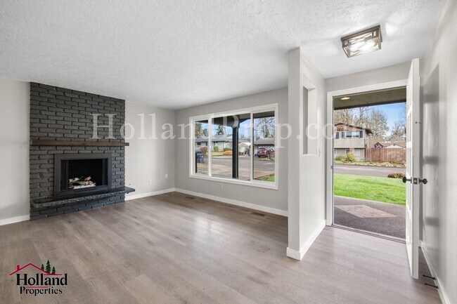 Building Photo - Fully Renovated 4-Bedroom Home with Shop, RV Parking & Expansive Yard – Oregon City