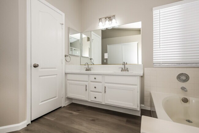 Building Photo - 1832 Fan Fare Dr