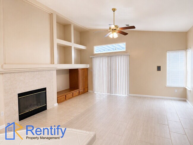 Building Photo - Charming Seven Oaks Home - 4Bed, 2Bath - Gardener Included!