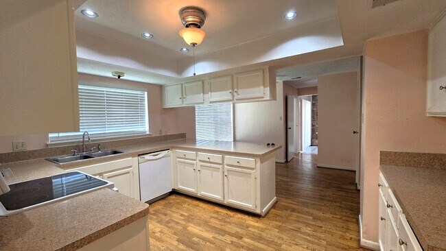 Building Photo - 3334 Birch Creek Dr
