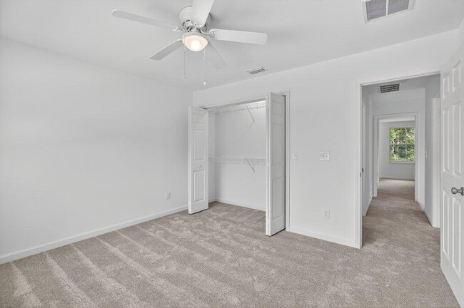 Building Photo - 8207 Kensington Square