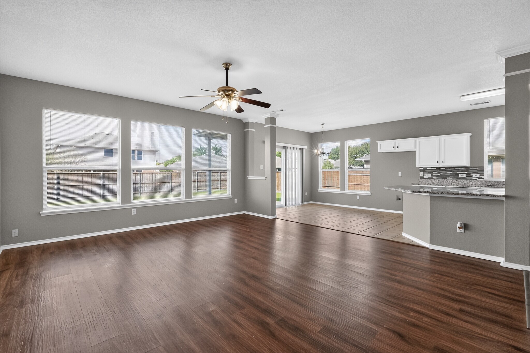 Building Photo - 217 Pinewood Trl