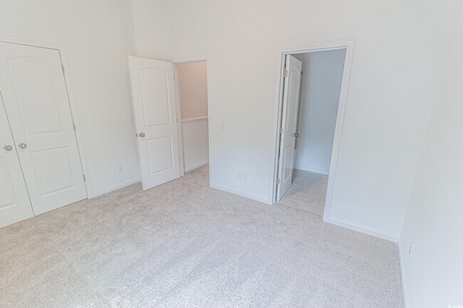 Building Photo - 203 Crescent Wy