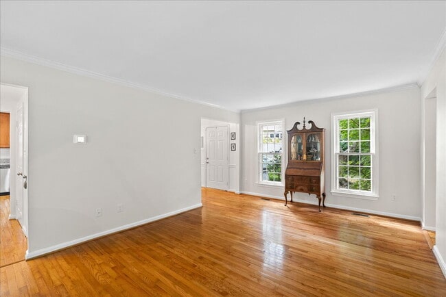 Building Photo - "Luxurious 3-Bed Retreat with Finished Bas...