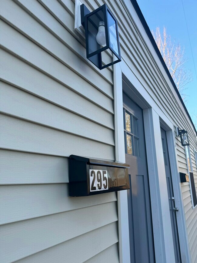 Building Photo - 293-295 Water Street, Unit 1