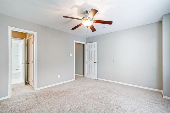 Building Photo - 8311 Mentmore Dr