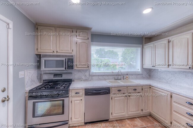 Building Photo - For Lease | Tulsa | 3 Bedroom, 1 Bath | $1...