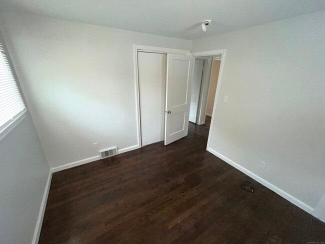 Building Photo - 112 Brookside Cir