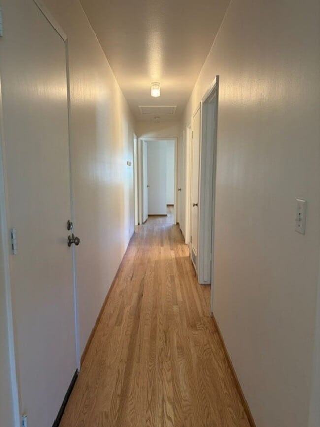 Building Photo - 430 S Bayview Ave