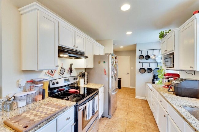 Building Photo - 8213 Briarwood Ln