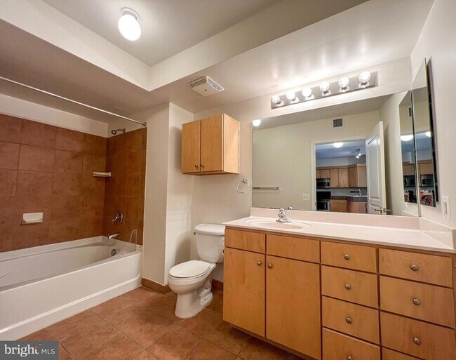 Building Photo - 616 E Street NW Unit 902