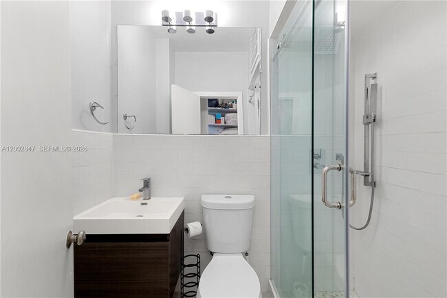 Building Photo - 2421 Lake Pancoast Dr