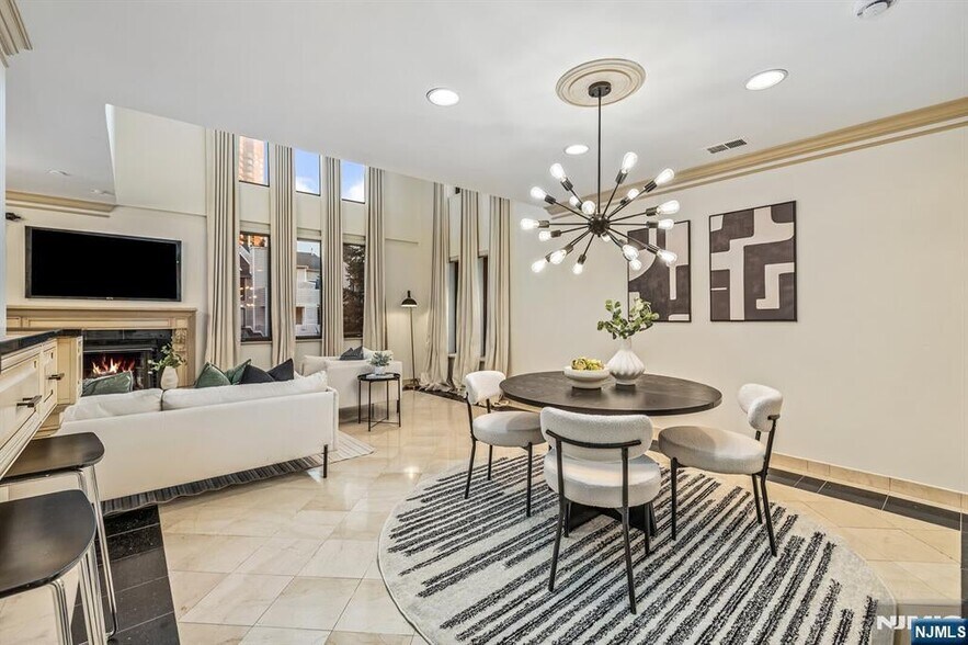 Building Photo - 750 Mainsail Ln