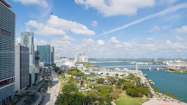 Building Photo - 300 S Biscayne Blvd