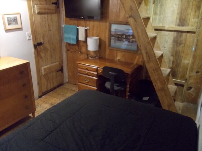 Building Photo - 256 Derby Ave