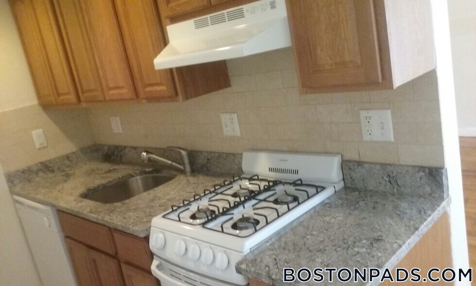 Building Photo - 126 Warren St