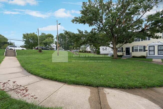 Building Photo - 2614 Kent Village Dr