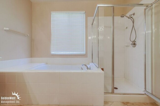 Building Photo - Gorgeous 4Bdm 2.5Ba Two-Story Home in San ...