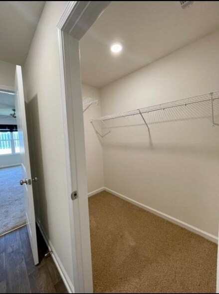 Building Photo - 910 Merganser Way