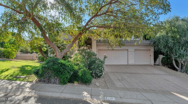 Building Photo - 1101 E Brook Hollow Dr