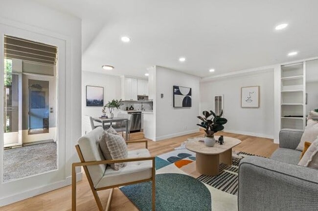 Building Photo - 280 Easy St