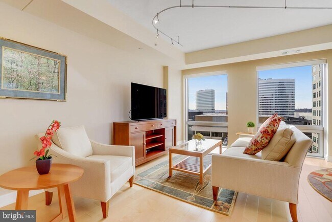 Building Photo - 1111 19th St N