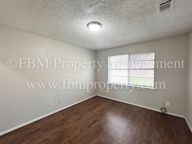 Building Photo - 1603 S Hall St