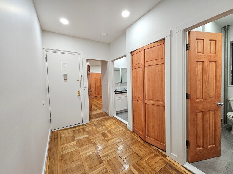 Building Photo - 610 W 150th St