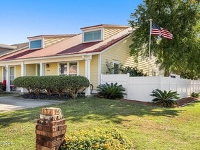 Building Photo - 4036 Woodridge Rd