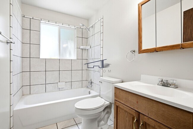 Building Photo - 4850 S Duplex
