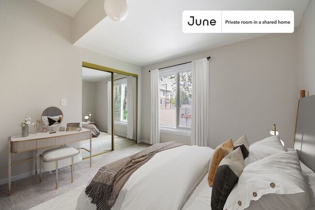 Building Photo - 1455 N Paulina St