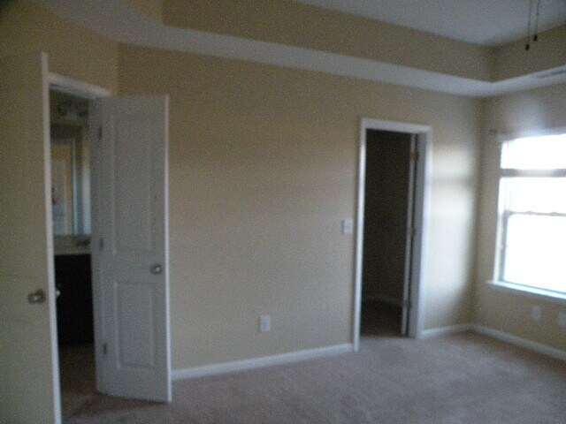 Building Photo - Near new home in comfortable family community