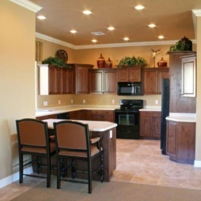 Building Photo - Condominium with Clubhouse: includes POOL and WORKOUT ROOM