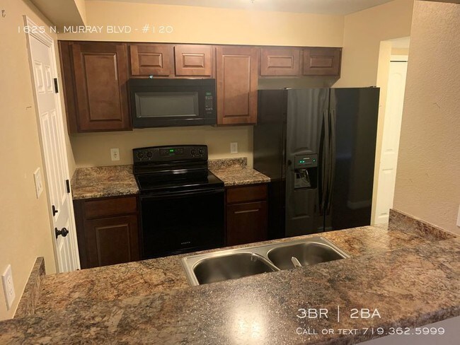 Building Photo - 5 Fountains End unit