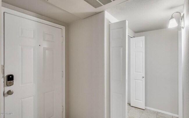 Building Photo - 3848 N 3rd Ave