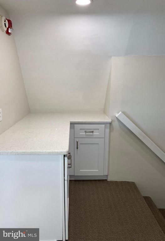 Building Photo - 478 E Main St