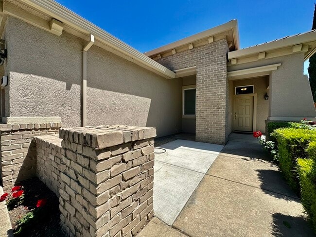 Building Photo - Beautifully Updated 3-Bedroom, 2-Bath Home...