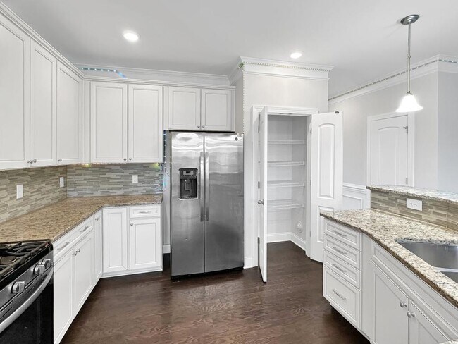 Building Photo - 1102 Dartmouth Dr