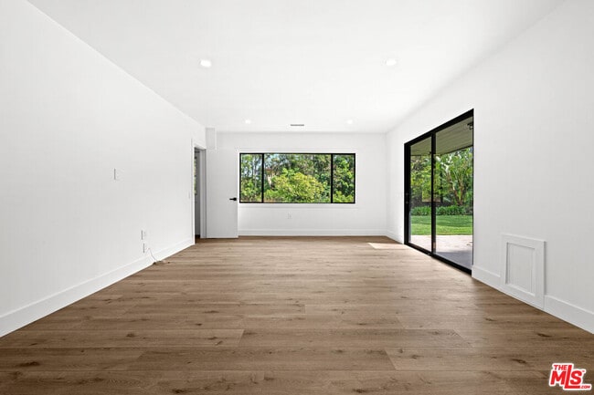 Building Photo - 1027 Acanto Pl