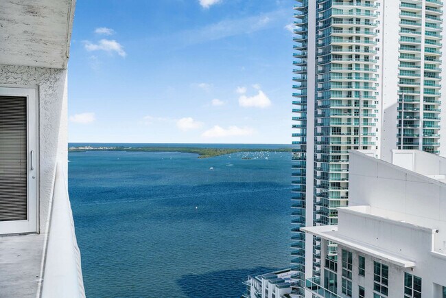 Building Photo - 1 SE 12th St