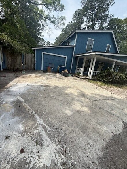 Building Photo - 302 Bernard Rd