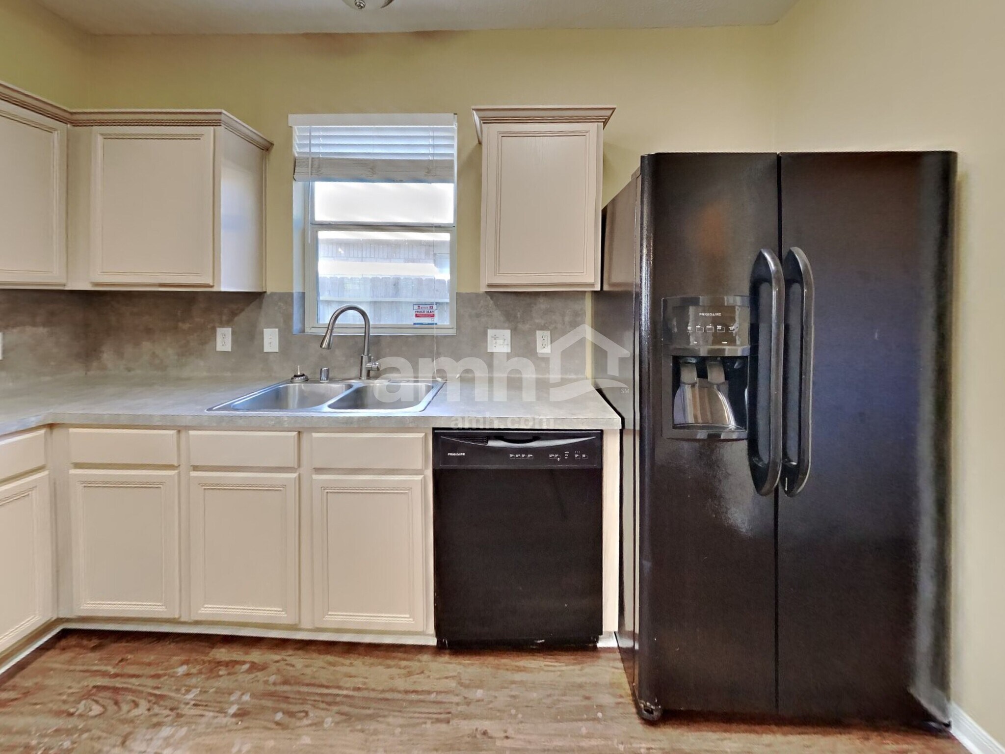 Building Photo - 9419 Stoneridge Canyon Ln