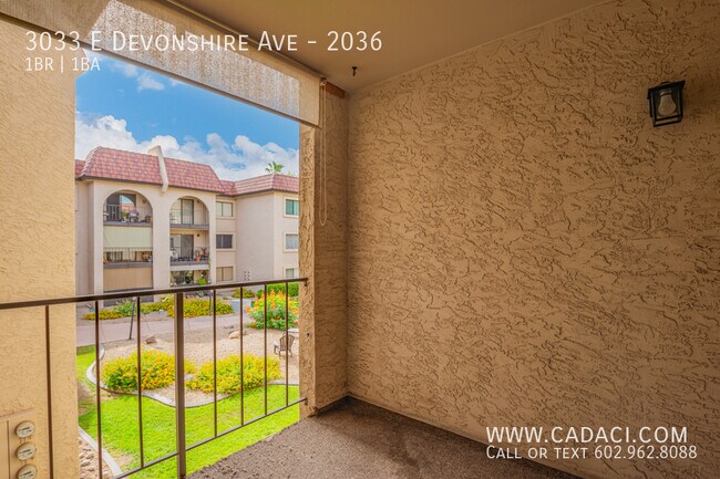 Building Photo - 3033 E Devonshire Ave